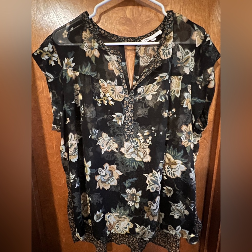 DR2 Floral Patterned Top - Black and Cream